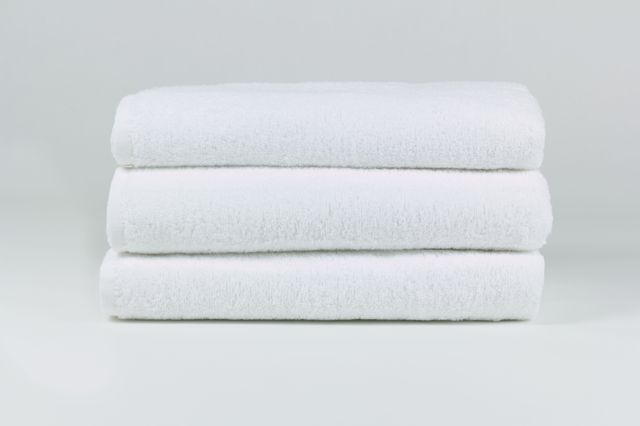 Fehér törölköző 450 gr/nm anyagból 50×100 cm (16/1)