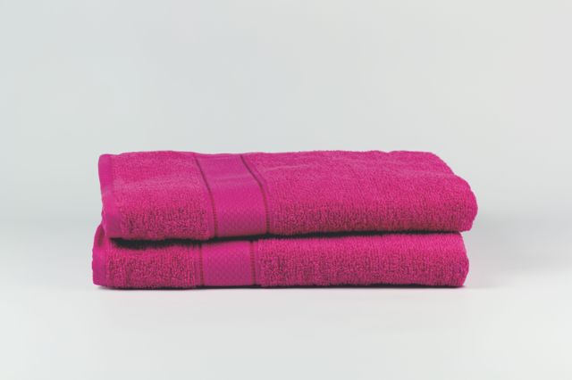 Törölköző – magenta – széles bordűrrel – 70×130 cm