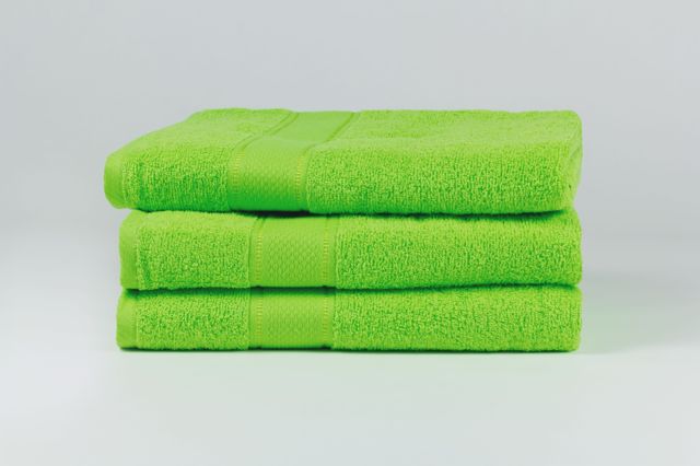 Törölköző – lime – széles bordűrrel – 70×130 cm